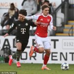 Hviezda akadémie Arsenalu Max Dowman, ktorý v stredu strelil magický sólový gól proti Bayernu Mníchov v Lige mládeže UEFA, bol úspešným príbehom akadémie.