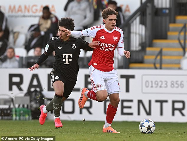 Prečo „mäkké“ tímy akadémie Arsenalu prežili 16 zápasov bez víťazstva: Hviezda akadémie Arsenalu Max Dowman, ktorý v stredu strelil magický sólový gól proti Bayernu Mníchov v Lige mládeže UEFA, bol úspešným príbehom akadémie.