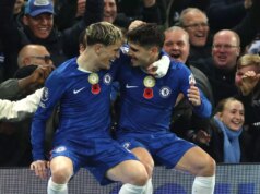 Predpovedali Chelsea XI vs Burnley ako rozhodnutia Alejandra Garnacha a Estevaa Alejandro Garnacho a Pedro Neto oslavujú