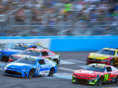 Predstavitelia NASCAR upustili od hlavných aktualizácií pre sezónu 2026 Piloti série NASCAR Cup Ty Gibbs (54), Christopher Bell (20) a Denny Hamlin (11) počas Xfinity 500 na Martinsville Speedway - Zdroj: Imagn