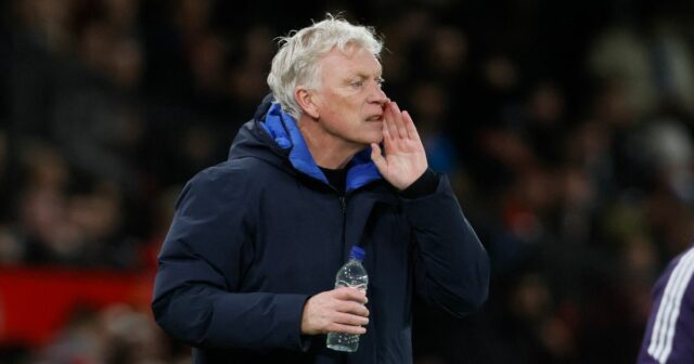 Prekvapivé prijatie Davida Moyesa Idrissa Gueye po facke Michaela Keana Tréner Evertonu David Moyes počas víťazstva svojho tímu proti Manchestru United