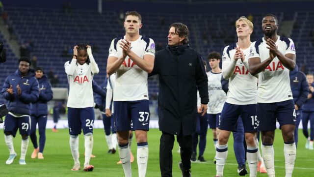 Premier League: Van de Ven, Spence sa ospravedlňuje, pretože Frank obhajuje „nadáciu“ Spurs
