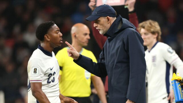 Prestupové ťahanice na „ďalšie Bukayo Saka“ po odchode z Arsenalu a ďalšie historky
