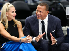 Priateľka Alexa Rodrigueza Jaclyn Cordeiro umožňuje nahliadnuť do ich luxusnej „Sexy Roman“ rande v Arizone logo pochodového šialenstva