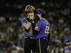 Priateľka Cala Raleigha Hannah vypustila 3-slovný komentár, keď sa pár spojil s Bryanom Woom a partnerkou Clare Giatzisovou na elegantnom rande udeľovania cien MLB Awards logo pochodového šialenstva