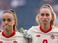 Priateľka Julia Rodrigueza Jordyn Huitema reaguje na hlavné kariérne rozhodnutie partnerky Jeremyho Penu Julie Grosso v Chicago Stars logo pochodového šialenstva