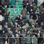 Priaznivci Celticu zapískali počas minúty ticha na Pamätný deň, keď rozhodca ukončil hold už po 10 SEKUNDÁCH