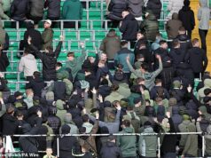 Priaznivci Celticu zapískali počas minúty ticha na Pamätný deň, keď rozhodca ukončil hold už po 10 SEKUNDÁCH Priaznivci Celticu zapískali počas minúty ticha na Pamätný deň, keď rozhodca ukončil hold už po 10 SEKUNDÁCH