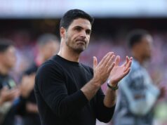 „Prišiel z tieňa a potom sa predviedol tak, ako predviedol.“ "Prišiel z tieňa a potom sa predviedol tak, ako predviedol."