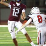 QB Jack Hurst je jedným zo surferov futbalového klubu Laguna Beach