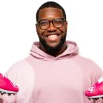 Rams' Kobie Turner zdôrazňuje práva prisťahovalcov prostredníctvom kampane na kopačky