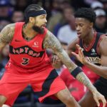 Raptorov Brandon Ingram prepichne fľašu s vodou a zamestnanec dostane úder do tváre