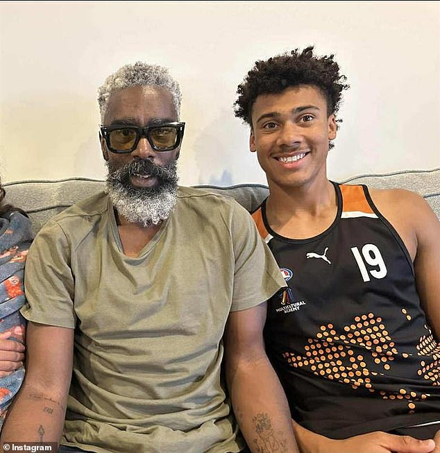 Rastúce vyhliadky AFL sa otvárajú o šokujúcej rodinnej tragédii na Zosnulý otec Averyho Thomasa Clyde (na obrázku vedľa Averyho) bol hlavným zdrojom inšpirácie pre tínedžera.