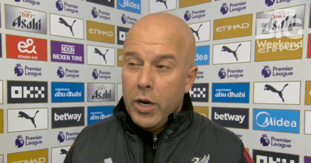 Reakcia Arneho Slotu na neúspech Arsenalu v boji o titul Arne Slot na Sky Sports