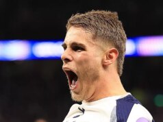 Reakcia spoluhráčov Mickyho van de Vena na poburujúci sólový gól, ktorý bol ako Gareth Bale Micky van de Ven.