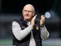 Recenzia: Falkirk Johna McGlynna rastie sebavedomie po flirtovaní s veľkými zbraňami Premiership Manažér Falkirku John McGlynn kvituje fanúšikov po remíze 1:1 s Livingstonom