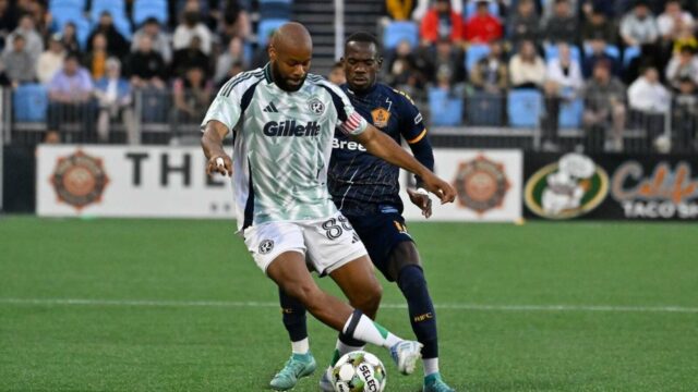 Revs znovu podpísali zmluvu s D Andrewom Farrellom pre klubový rekord 14. sezóny
