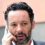 Brat Manchestru United, asistent manažéra Ryan Giggs, Rhodri Giggs opúšťa manchesterský magistrát po tom, čo bol odsúdený za žiadne poistenie