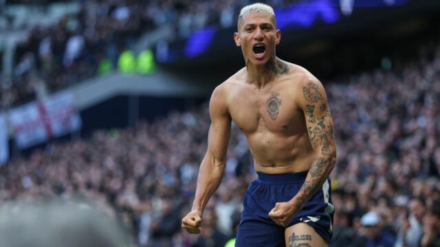 Richarlison je čistý, topless, brilantný, nezmyselný a veľmi často hlúpy Richarlison je čistý, topless, brilantný, nezmyselný a veľmi často hlúpy Spurs