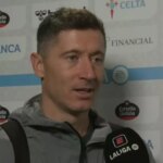 VIGO, ŠPANIELSKO - 9. NOVEMBRA: Robert Lewandowski z FC Barcelona oslavuje po strelení štvrtého gólu svojho tímu počas zápasu LaLiga EA Sports medzi RC Celta de Vigo a FC Barcelona na Estadio Abanca-Balaidos 9. novembra 2025 v španielskom Vigu. (Foto Bruno Penas/Quality Sport Images/Getty Images)