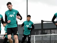 Roky som hrával s hviezdou Liverpoolu – viem, ako skutočne cítil stratu svojho miesta Celkový pohľad na Andrew Robertson, Alexis Mac Allister a Cody Gakpo z Liverpoolu počas tréningu v AXA Training Center