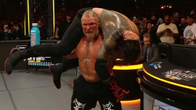 Roman Reigns a Brock Lesnar spôsobujú náhlu poruchu zvuku počas Roman Reigns a Brock Lesnar spôsobujú náhlu poruchu zvuku počas WWE Survivor Series: WarGames