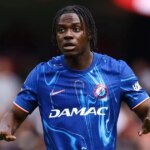 Romeo Lavia si zaväzuje topánky