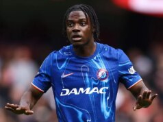 Romeo Lavia ukázal skutočné farby v reakcii na odkazy z Man Utd po ponuke výmeny Garnacho Romeo Lavia si zaväzuje topánky