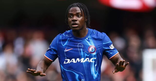 Romeo Lavia si zaväzuje topánky