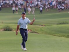 Rory McIlroy hovorí, že je „pohodlný“ na strane PGA Tour, zatiaľ čo žartuje nad výdavkami LIV Golf Rory McIlroy na DP World Tour Championship 2025 - Deň štvrtý - Zdroj: Getty