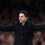 Mikel Arteta mávol rukami.