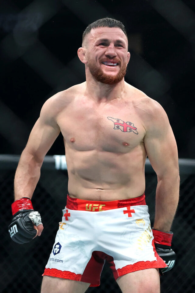 Rozhodcovia UFC 323, vyhlásení sudcovia pre zápasy o titul Download app from appStore