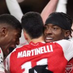 Gabriel Martinelli a Noni Madueke tento víkend bojujú o štart za Arsenal proti Chelsea
