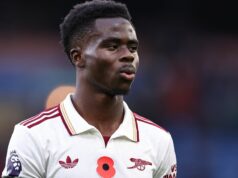 Rozhovory Bukayo Saka s otcom o budúcnosti Arsenalu a rozhodnutí, ktoré urobil Bukayo Saka pre Arsenal