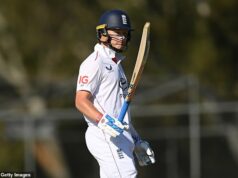 Rozpálený anglický pálkar Ollie Pope hovorí, že sa mu bude dariť pod tlakom Ashes po tom, čo skontroloval nárok Jacoba Bethella na tretie miesto. Ollie Pope zapôsobil v prípravnom zápase Anglicka Ashes proti Lions v Perthe