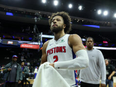 Rozsiahla aktualizácia o Cadeovi Cunninghamovi a dvoch kľúčových hráčoch v bitke medzi hornými a spodnými časťami proti Pacersovi (17. novembra) logo pochodového šialenstva