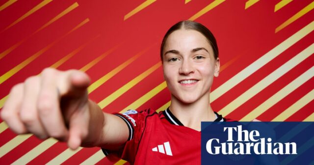 Rozvíjajúca sa rivalita WSL v Manchestri v derby Park v Rozvíjajúca sa rivalita WSL v Manchestri v derby Park v popredí a v strede | ženská superliga