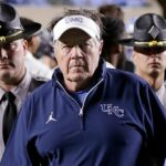 Bill Belichick vo svojej prvej sezóne v Severnej Karolíne nezvládol po sezóne