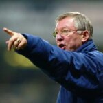Sir Alex Ferguson kričí pokyny svojim hráčom počas zápasu FA Barclaycard Premiership medzi West Ham United a Manchester United 17. novembra 2002.