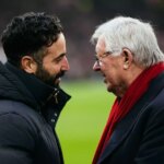 Tréner Manchestru United Ruben Amorim oslavuje víťazstvo 4:2 nad Brightonom