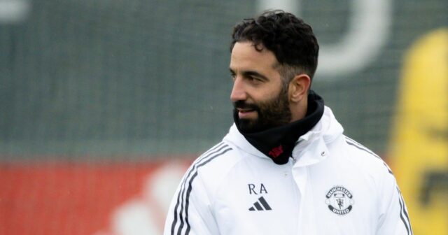 Hlavný tréner Manchestru United Ruben Amorim si dáva veľký pozor na postup jedného mladíka