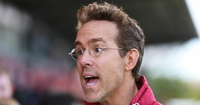 Majiteľ Wrexhamu Ryan Reynolds na Racecourse Ground