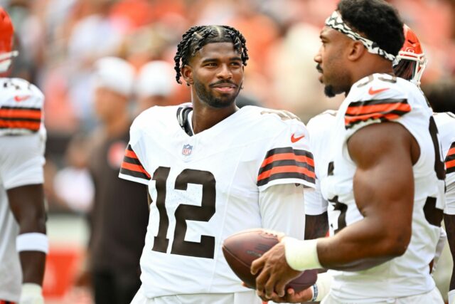 (SLEDOVAŤ) Myles Garrett ohromený, keď Shedeur Sanders odohral Brownsov najdlhší logo pochodového šialenstva