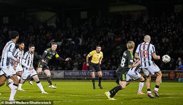 ST MIRREN 0 CELTIC 1: Kapitán zázrak McGregor má v Callum McGregor uvoľňuje nezastaviteľného víťaza prestávok pre Celtic
