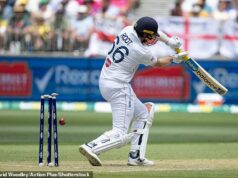 STĹPEC JIMMY ANDERSON: Ako môže Anglicko zasiahnuť Gabba – tím, ktorý by som si vybral, plány, ktoré nadhadzovači potrebujú, moja rada pre Joea Roota a prečo by bol taký užitočný prípravný zápas s ružovou loptou Joe Root vypadol na 0 a 8 v Perthe, prepustený v druhej smene po jazde na dlhej lopte.