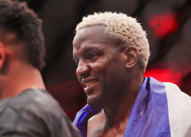 Sam Alvey sa rozhodol obhajovať titul v ťažkej váhe Karate Download app from appStore