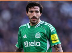 Sandro Tonali na prestupe z Newcastlu United Alexander Isak oslavuje minulú sezónu so Sandrom Tonalim