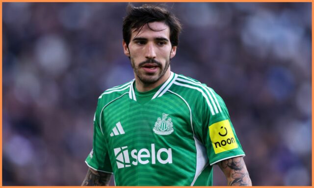 Sandro Tonali na prestupe z Newcastlu United Alexander Isak oslavuje minulú sezónu so Sandrom Tonalim