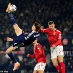 Scott McTominay rozžiaril Hampden Park hanebným kopom nad hlavou a zabezpečil Škótsku rozhodujúce skoré vedenie proti Dánsku