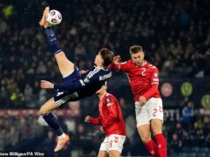 Scott McTominay rozžiaril Hampden Park OHROMNÝM kopom nad hlavou a zabezpečil Škótsku vedenie v kľúčovom kvalifikačnom zápase Svetového pohára Scott McTominay rozžiaril Hampden Park hanebným kopom nad hlavou a zabezpečil Škótsku rozhodujúce skoré vedenie proti Dánsku